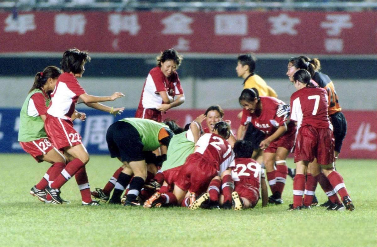 视角解读：女足比赛体现的体育精神(中国女足精神作文高中800字议论文)