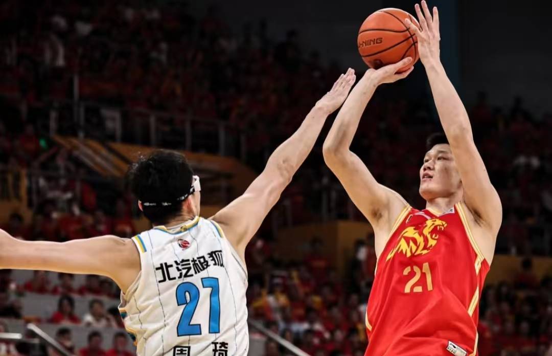 b体育 官网-广东男篮士气高昂，夺得宝贵胜利(广东男篮超级外援阵容调整志在夺冠)