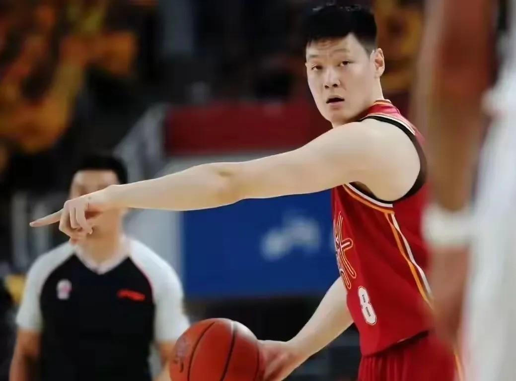 阿尔艾因教练组强化体能训练，备战关键战的简单介绍