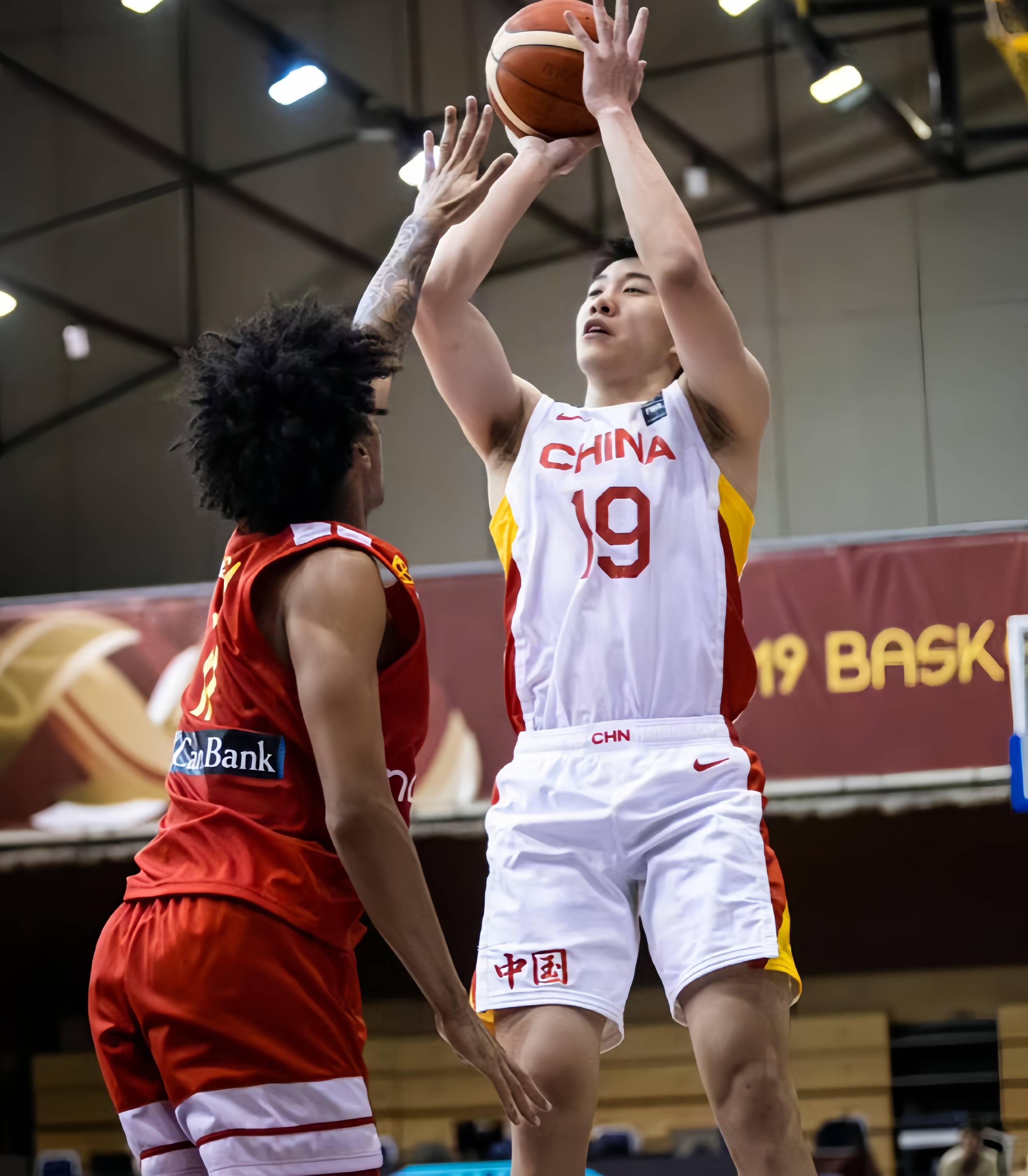 b体育官方入口-关于郇斯楠美高集锦回顾，高效拿下21分16篮板带队取胜的信息