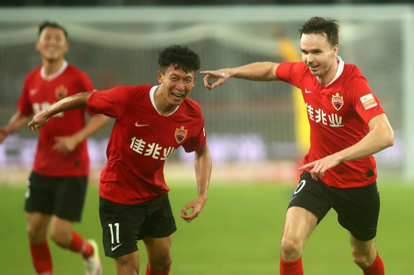 b体育娱乐-山东泰山主场战平深圳佳兆业，保持不败