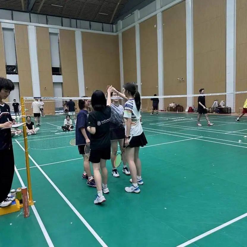 包含高潮迭起，精彩纷呈比赛风云的词条